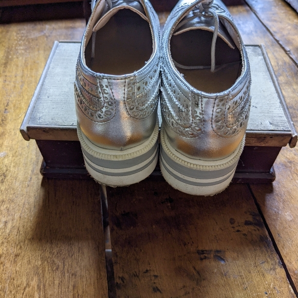 La Milagresa Silver Oxfords. EUC. - Picture 2 of 8